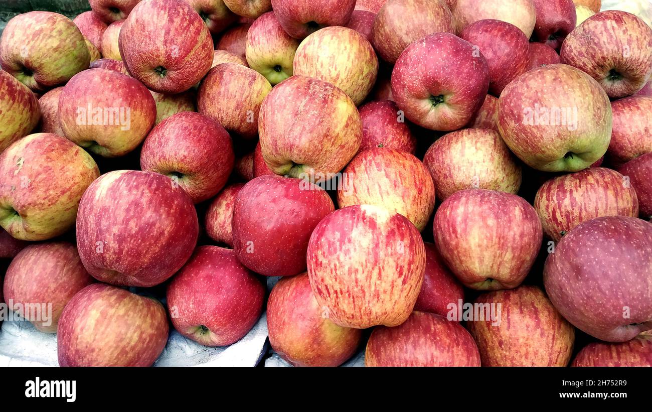 Bund von frischen Apfel im Markt Nahaufnahme Hintergrund , Asien , Indien Stockfoto