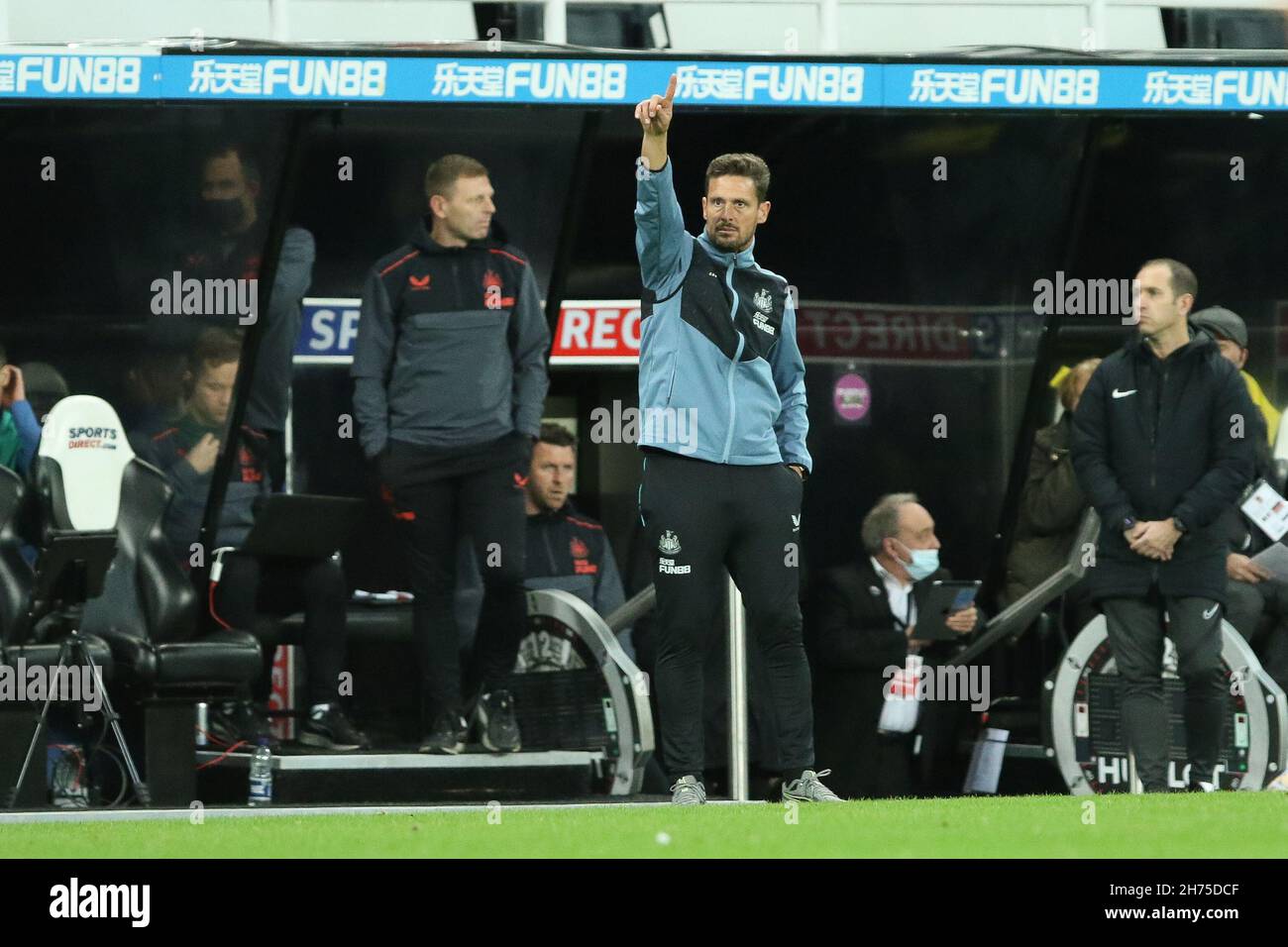 NEWCASTLE UPON TYNE. GBR. NOV 20th Jason Tindale, Assistant Manager, gesehen während des Premier League-Spiels zwischen Newcastle United und Brentford im St. James's Park, Newcastle am Samstag, 20th. November 2021. (Kredit: Will Matthews | MI News) Kredit: MI News & Sport /Alamy Live News Stockfoto