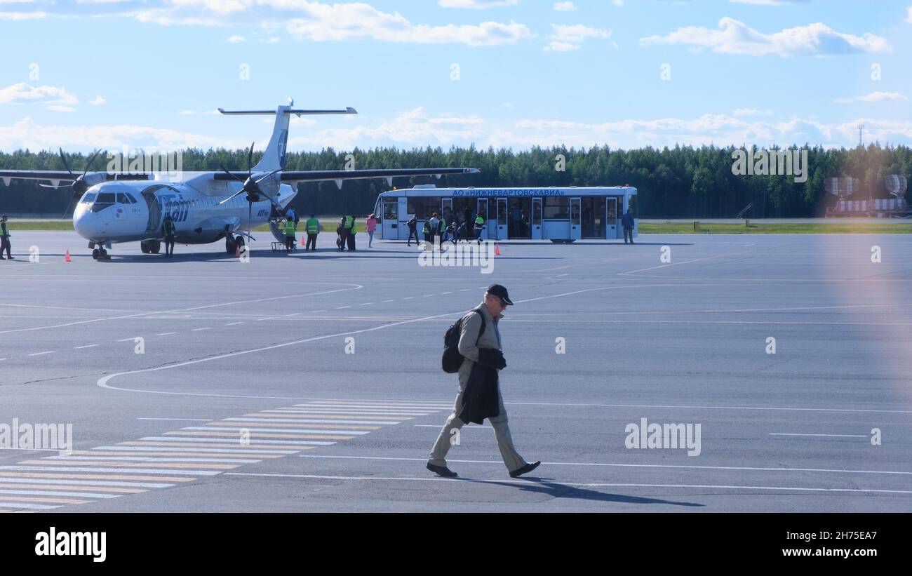 Flugzeug mit UTair Airlines. UTair ist eine berühmte russische Fluggesellschaft: Moskau, Russland - 28. August 2021 Stockfoto