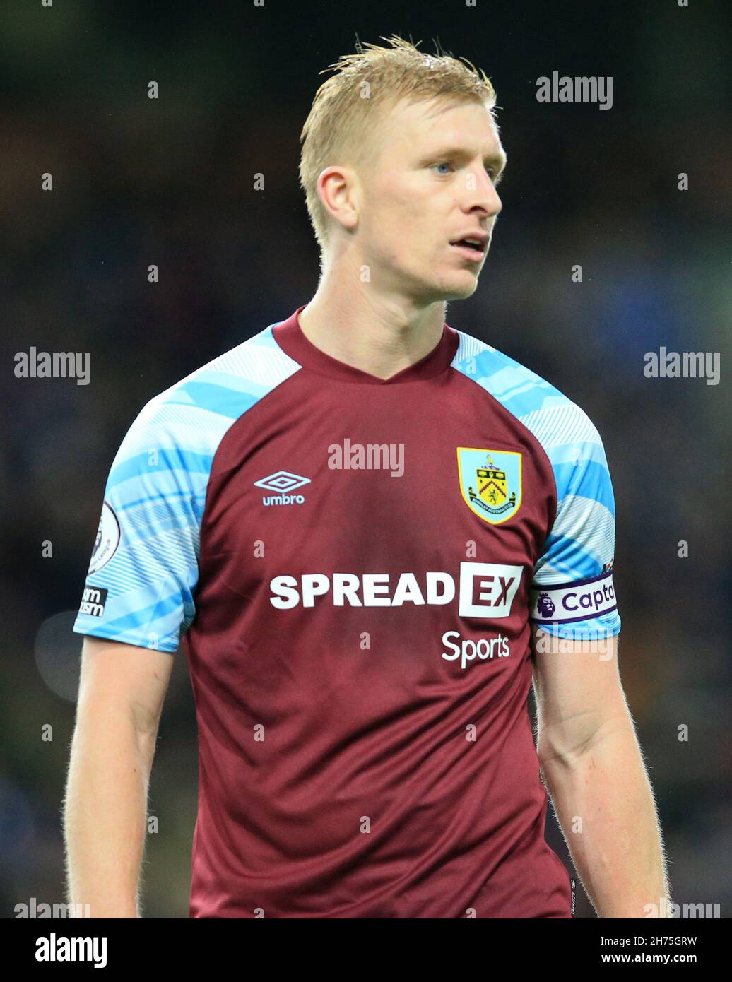 Turf Moor, Burnley, Lancashire, Großbritannien. 20th. November 2021. Premier League Football, Burnley versus Crystal Palace: Ben Mee of Burnley Credit: Action Plus Sports/Alamy Live News Stockfoto