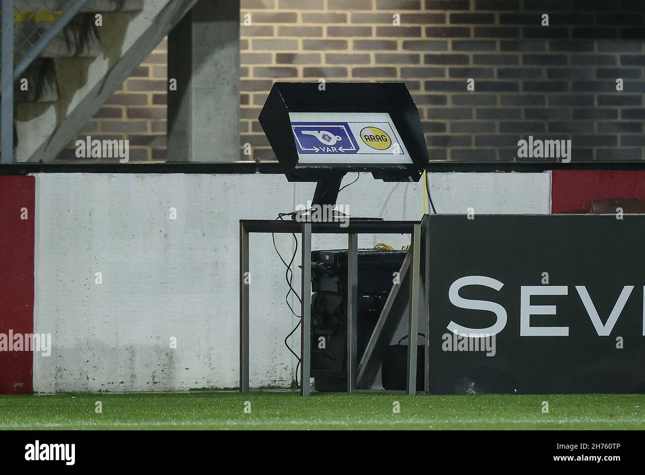 ROTTERDAM, NIEDERLANDE - 20. NOVEMBER: VAR-Monitor während des niederländischen Eredivisie-Spiels zwischen Sparta Rotterdam und FC Twente am 20. November 2021 in Het Kasteel in Rotterdam, Niederlande (Foto: Herman Dingler/Orange Picts) Stockfoto