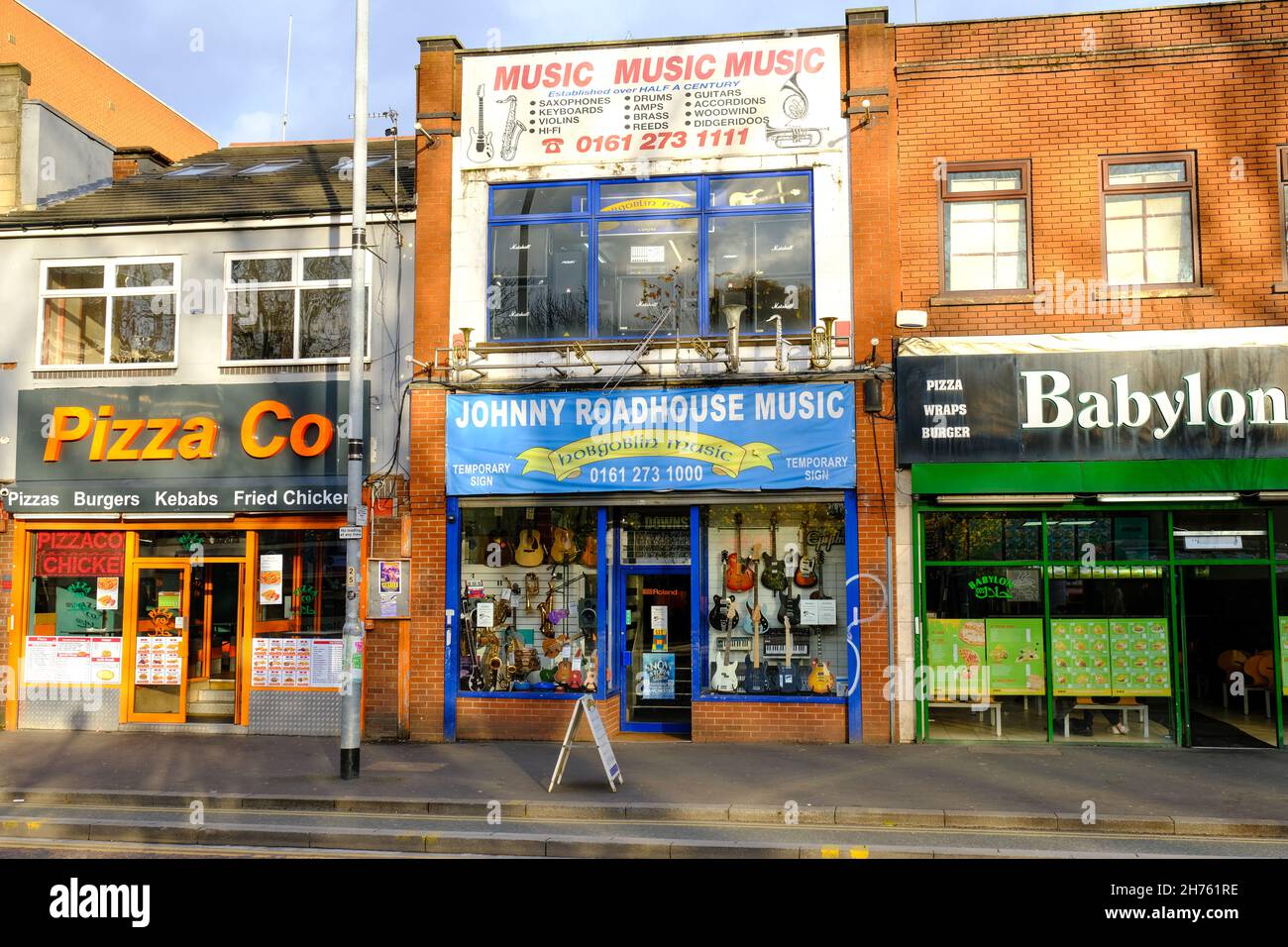 Johnny Roadhouse Music, ein seit langem etabliertes Musikinstrumentengeschäft in der Nähe der Universität von Manchester. Stockfoto