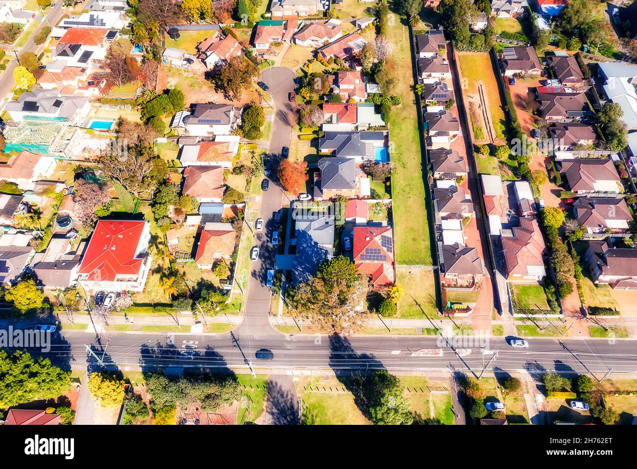 Grüne ruhige Wohnstraßen in der Stadt Ryde von Sydney West - Luftaufnahme von oben nach unten. Stockfoto
