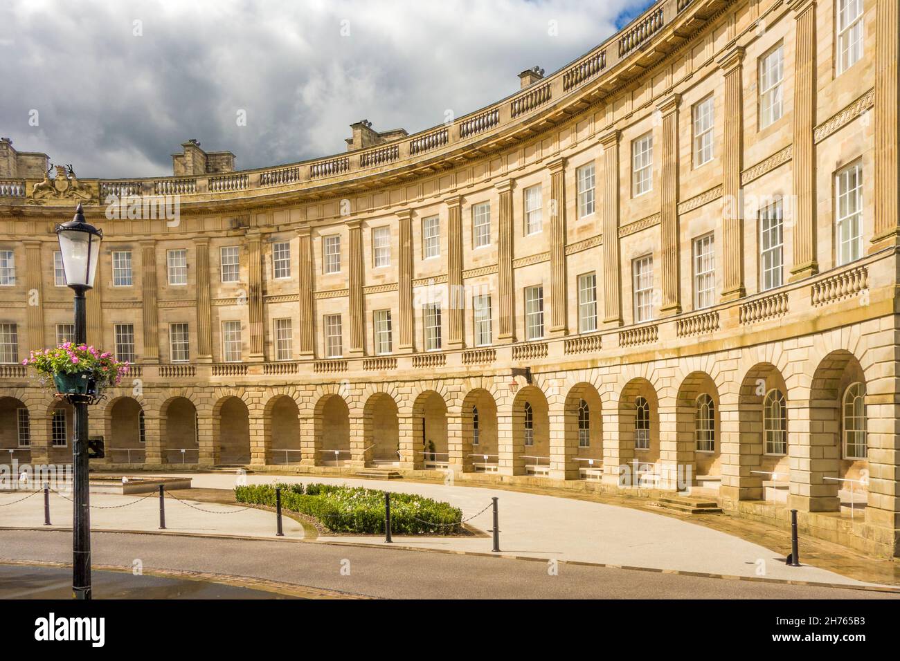 Das unter Denkmalschutz stehende Gebäude des Crescent Hotel and Spa in Buxton Derbyshire wurde kürzlich mit Hilfe eines Zuschusses aus dem Heritage Lottery Fund renoviert Stockfoto