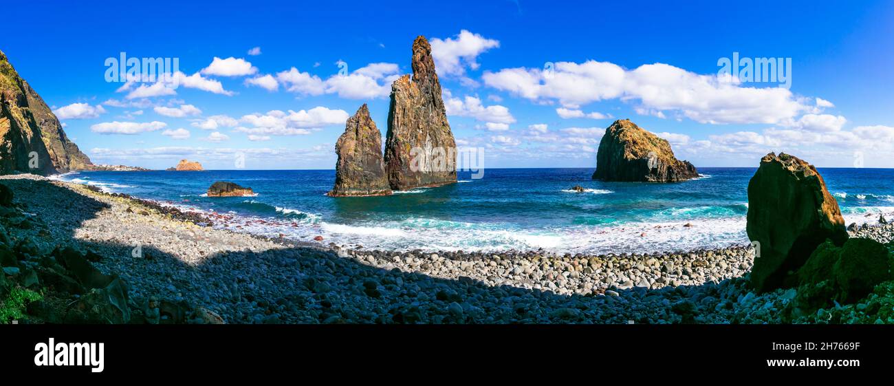 Naturkulisse der Insel Madeira. Meereslandschaft, herrlicher Strand Ribeira da janela mit riesiger Felsformation an der Nordküste Stockfoto