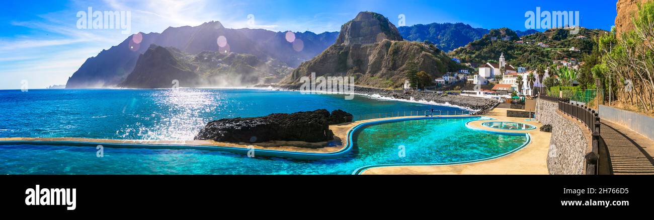 Malerische Insel Madeira, natürliche Swimmingpools im charmanten Dorf Porto da Cruz. Beliebter Ferienort in Portugal Stockfoto