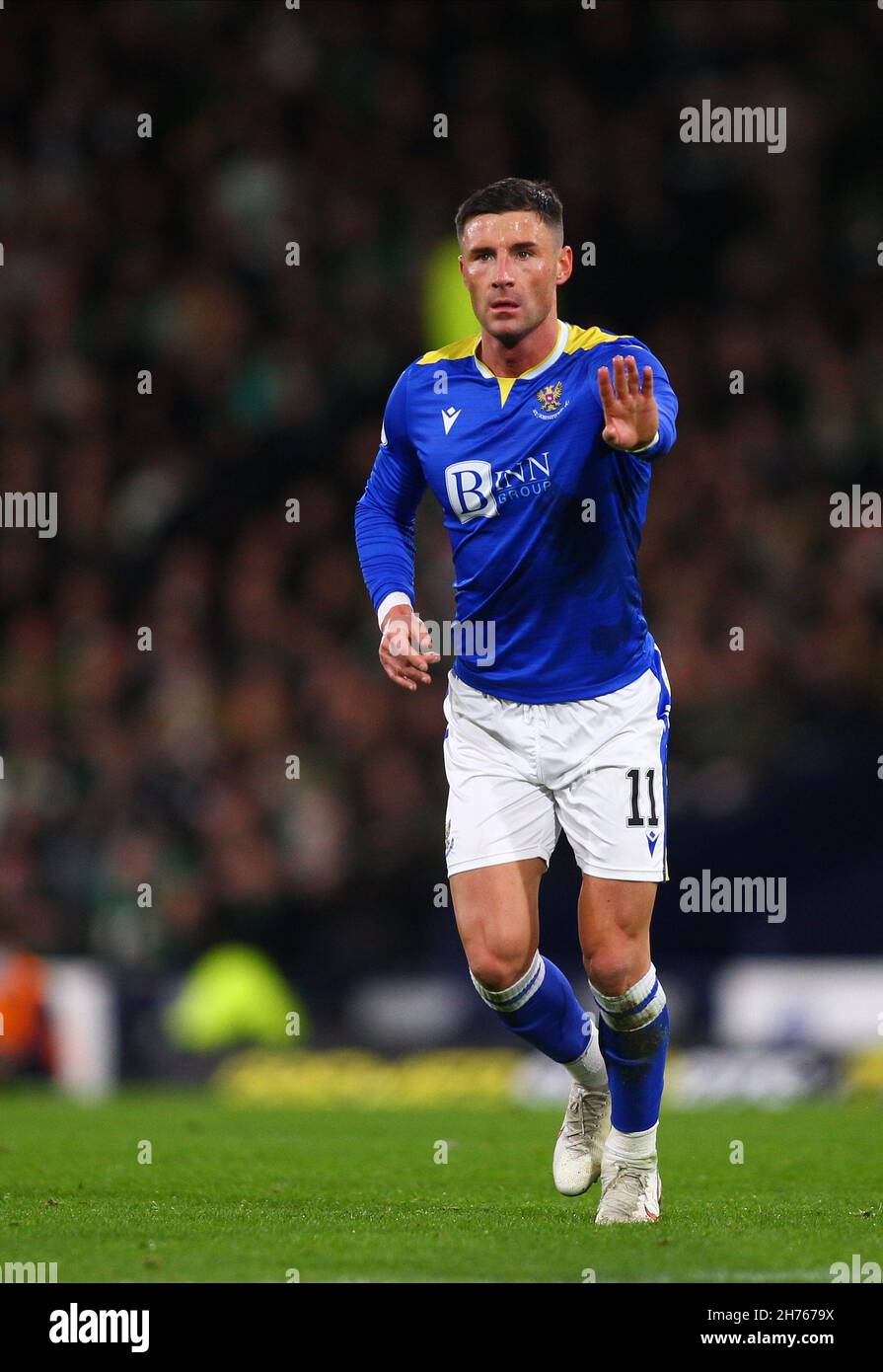 20th. November 2021; Hampden Park, Glasgow City, Schottland; Halbfinale des Scottish League Cup, Celtic gegen St. Johnstone; Michael O'Halloran von St. Johnstone Stockfoto