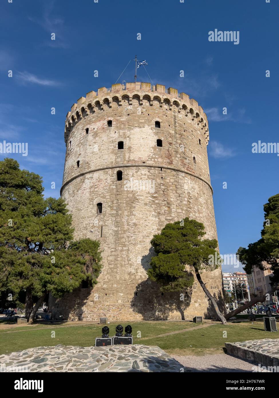 Weißer Turm der Stadt Thessaloniki, an einem sonnigen Tag Stockfoto