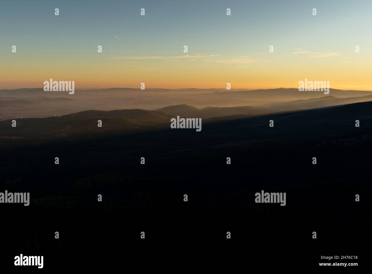 Sonnenaufgang in den polnischen Bergen Karkonosze Stockfoto