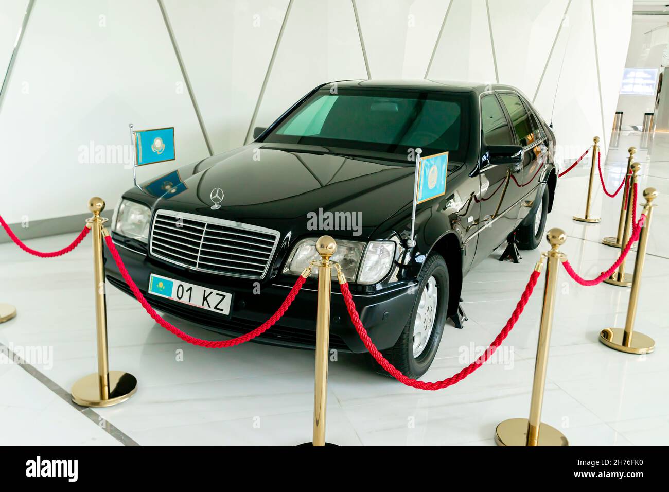Der erste Präsident Kasachstans, Nursultan Nazarbaev, hat das Fahrzeug des Präsidenten – Mercedes Benz S600L 2005. Nazarbaev Center-Museum in Astana, nur-Sultan Stockfoto