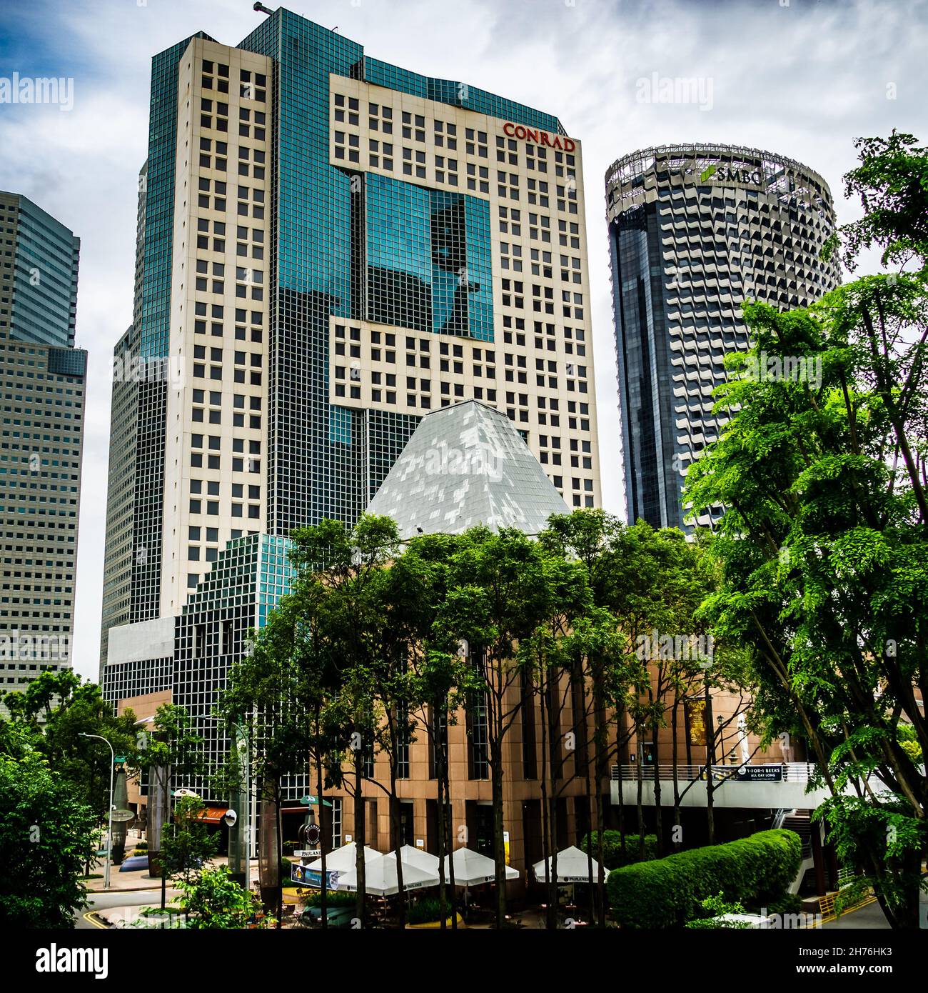 Conrad Centennial Singapore Hotel, gelegen im Geschäfts- und Einkaufsviertel von Marina Bay, in der Nähe von Suntec City. Stockfoto