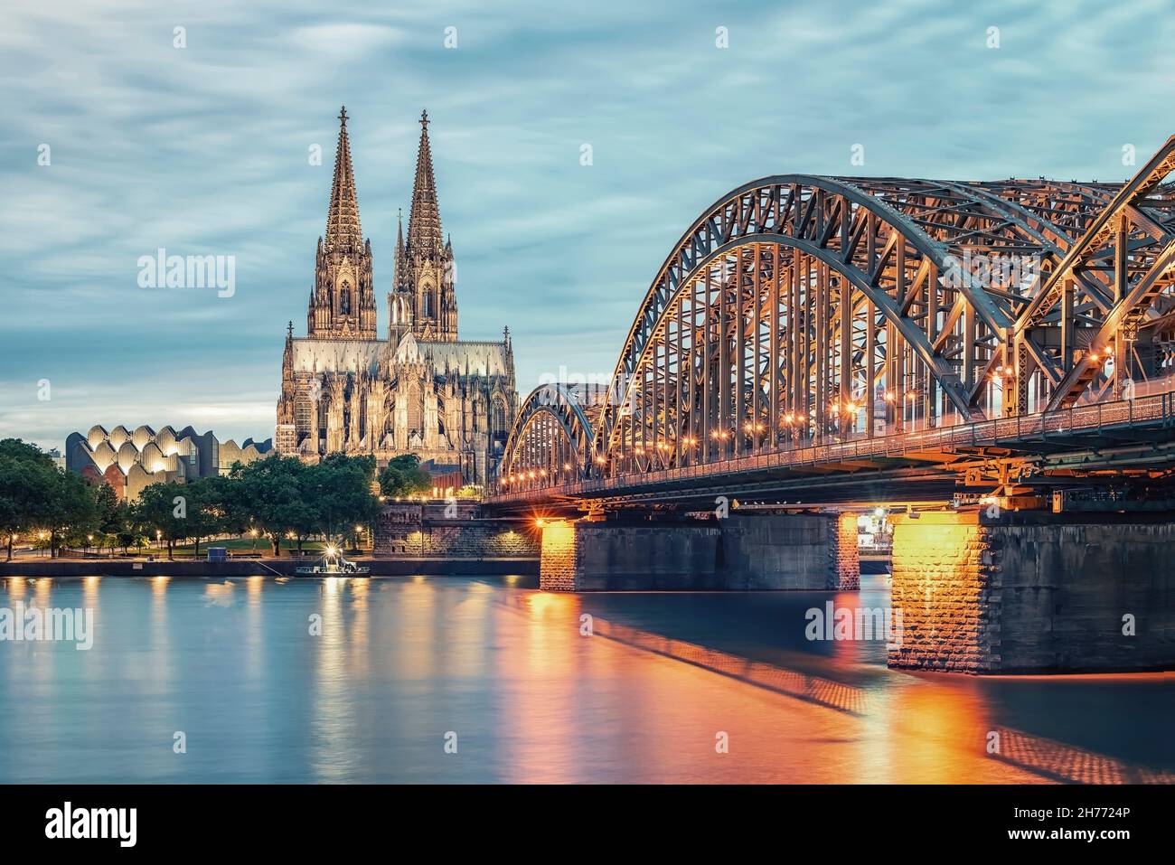 Köln Stadt am Abend Stockfoto