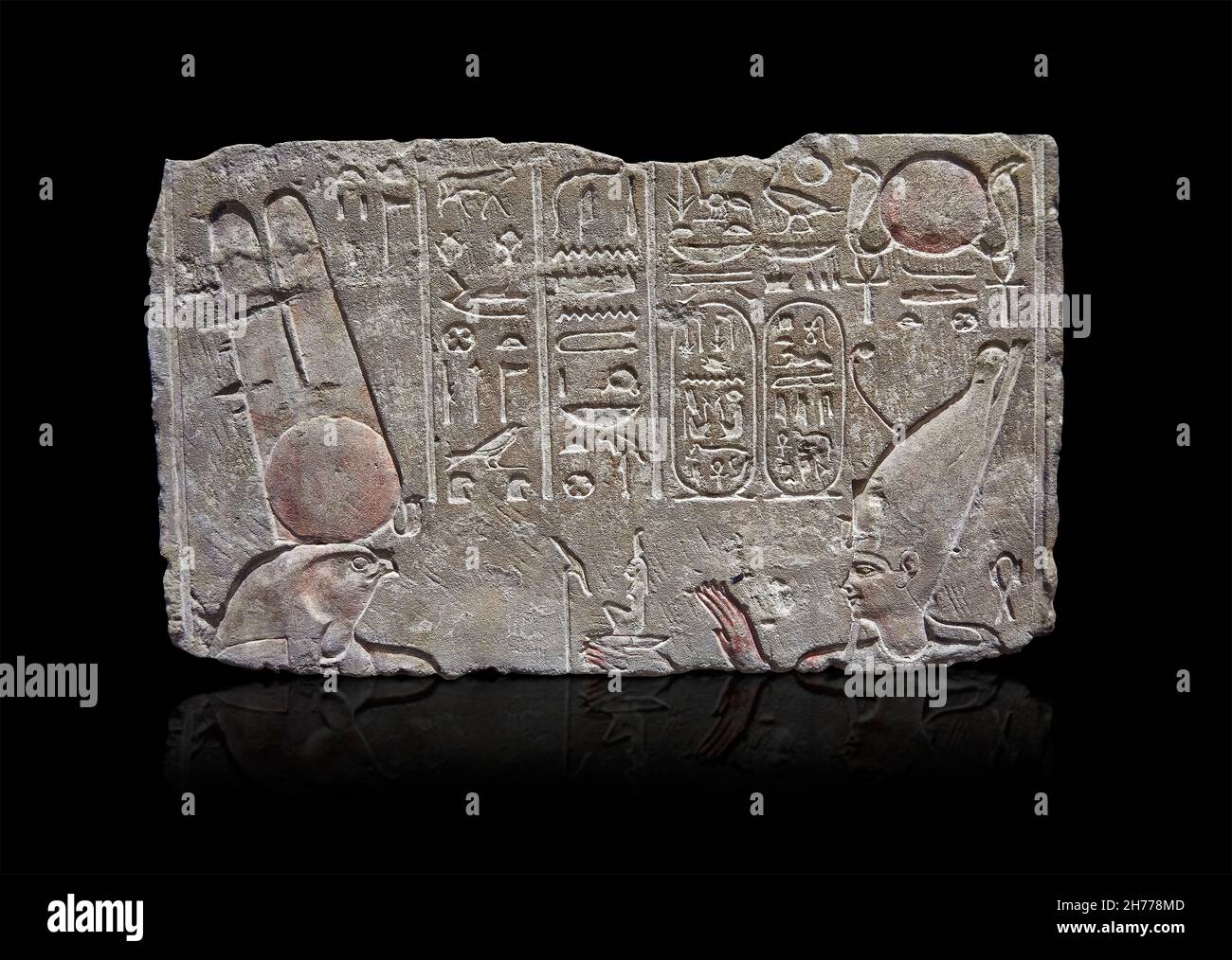 Ptolemäische ägyptische Relieftafel aus der Tür des Tempels von Ptolemäus III., um 240 v. Chr., Medamud. . Museum der Schönen Künste von Lyon Inv 1968-148 . Stockfoto
