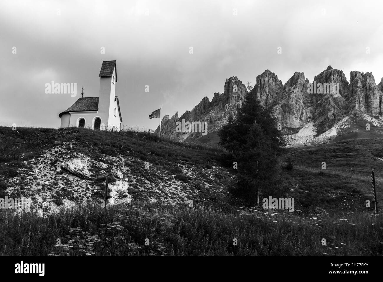 Blick auf die Dolomitengruppen Sella, Sasso Lungo und Cir vom Grödner Joch Stockfoto