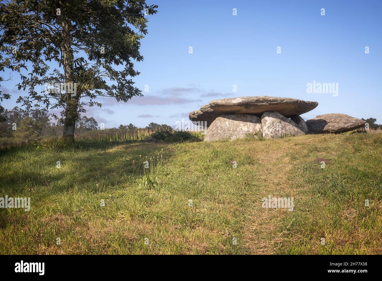 Dolmen, prähistorisches Grab in Galicien, Spanien Stockfoto