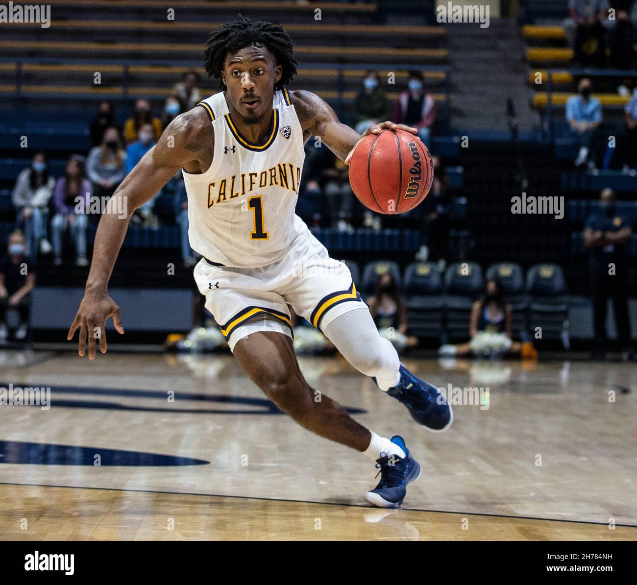 Hass Pavilion Berkeley Calif, USA. 18th. November 2021. CA U.S.A. der kalifornische Wachmann Joel Brown (1) geht während des NCAA Männer Basketballspiels zwischen Southern Utah Thunderbirds und den California Golden Bears zum Reifen. Kalifornien gewann in doppelter Überstunden 75-68 im Hass Pavilion Berkeley Calif. Thurman James/CSM/Alamy Live News Stockfoto