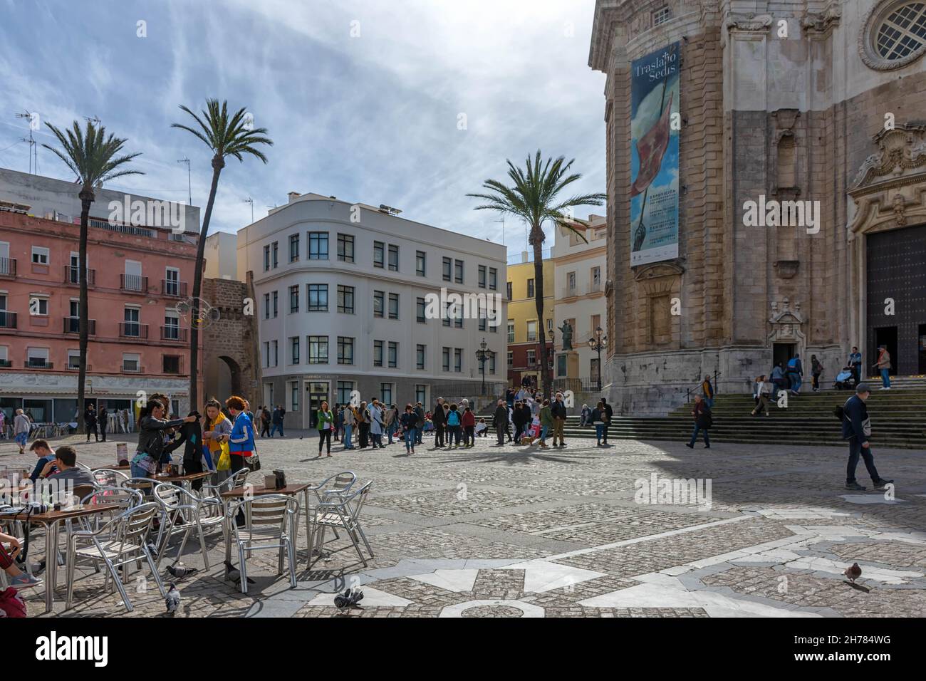 Catedral de la Santa Cruz sobre el mar y sus detalles en Cádiz, España Stockfoto