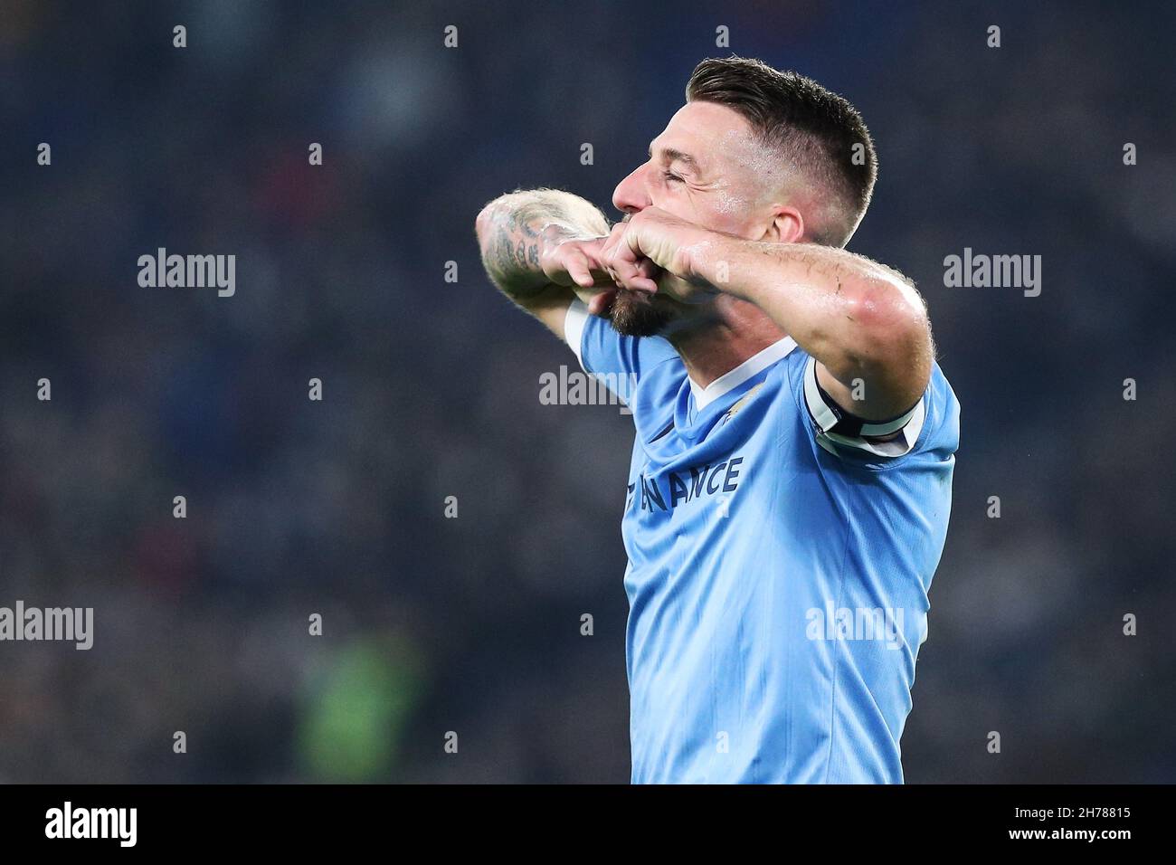 Sergej Milinkovic Savic von Latium reagiert während des Fußballspiels der italienischen Meisterschaft Serie A zwischen SS Lazio und Juventus FC am 20. November 2021 im Stadio Olimpico in Rom, Italien - Foto: Federico Proietti/DPPI/LiveMedia Stockfoto