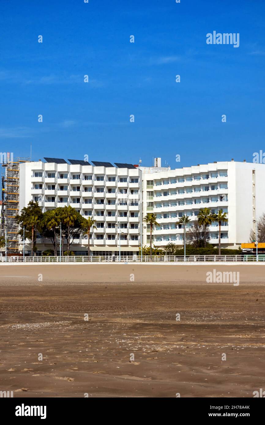 Vista de las playas de la Provincia de Cádiz, apartamentos en el Puerto de Santa María Stockfoto