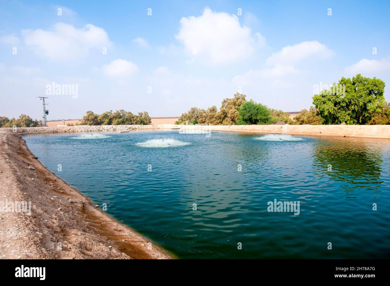 Kanalisation Kläranlage. Das aufbereitete Wasser wird dann für die Bewässerung und die landwirtschaftliche Nutzung verwendet. In der Nähe von Hadera, Israel. letzte Stufe die cle fotografiert. Stockfoto