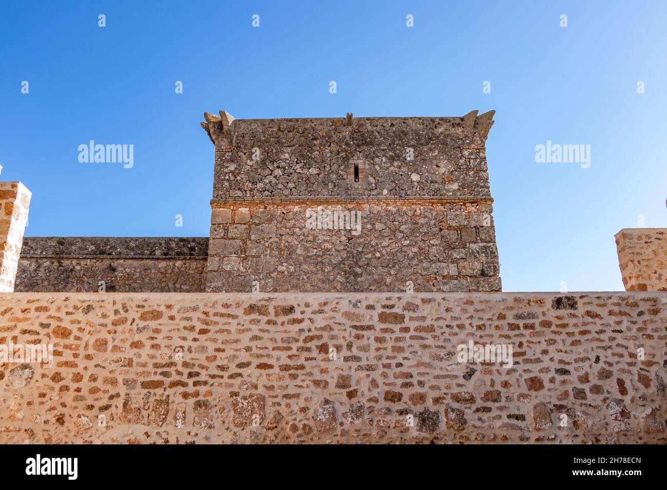 Ansicht der Verteidigungsmauern der Burg Niebla, in Huelva, Andalusien, Spanien Stockfoto