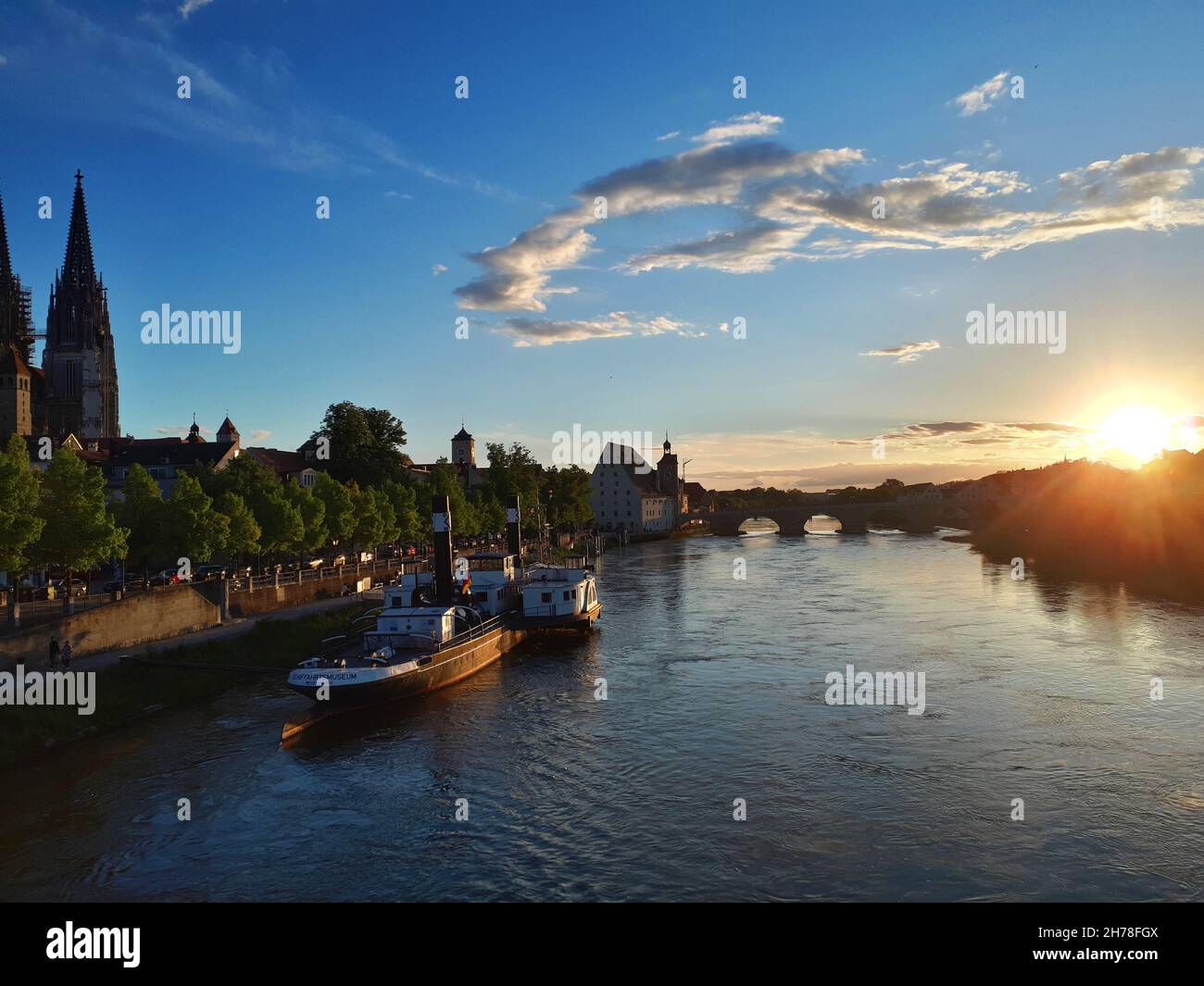 Regensburg, Deutschland: Skyline bei Sonnenuntergang Stockfoto