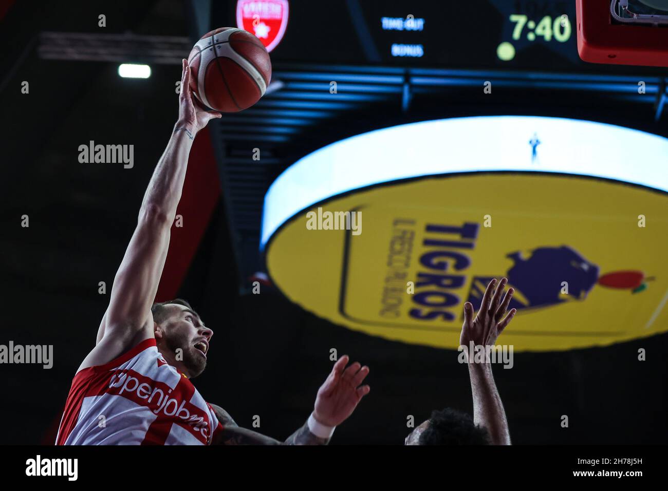 Paulius Sorokas #9 von Pallacanestro Varese OpenJobMetis in Aktion während des italienischen Basketball LBA Lega Basket Ein 2021/22-Spiel in der regulären Saison zwischen OpenJobMetis Varese und Bertram Dorthona Basket Tortona in der Enerxenia Arena, Varese, Italien am 20. November 2021 Stockfoto