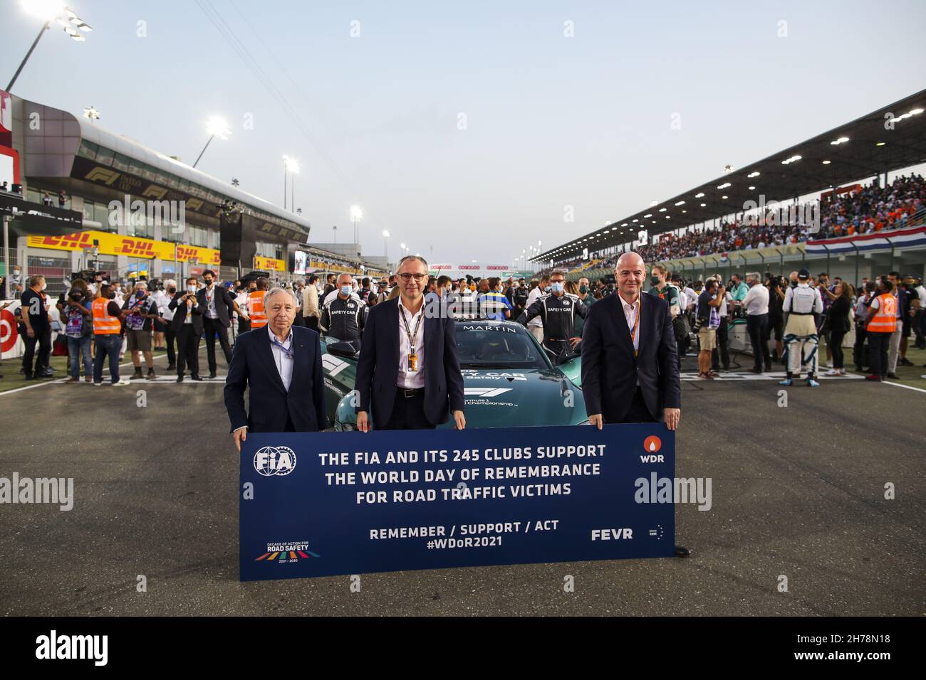 TODT Jean (Fra), FIA-Präsident, Stefano Domenicali CEO der Formula One Group, Gianni Infantino, FIFA-Präsident im Startfeld beim Formel 1 Ooredoo Qatar Grand Prix 2021, 20th Lauf der FIA Formel 1-Weltmeisterschaft 2021 vom 19. Bis 21. November 2021 auf dem Losail International Circuit, In Lusail, Katar - Foto: Florent Gooden/DPPI/LiveMedia Stockfoto