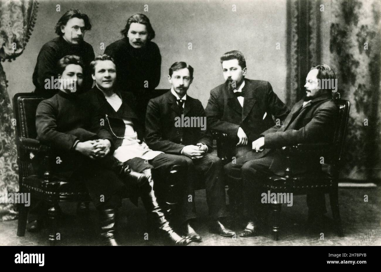 GORKY (GORKI) Maxim et le groupe litteraire SREDA ©Archives-Zephyr/Opale.photo *** Ortsüberschrift *** Stockfoto