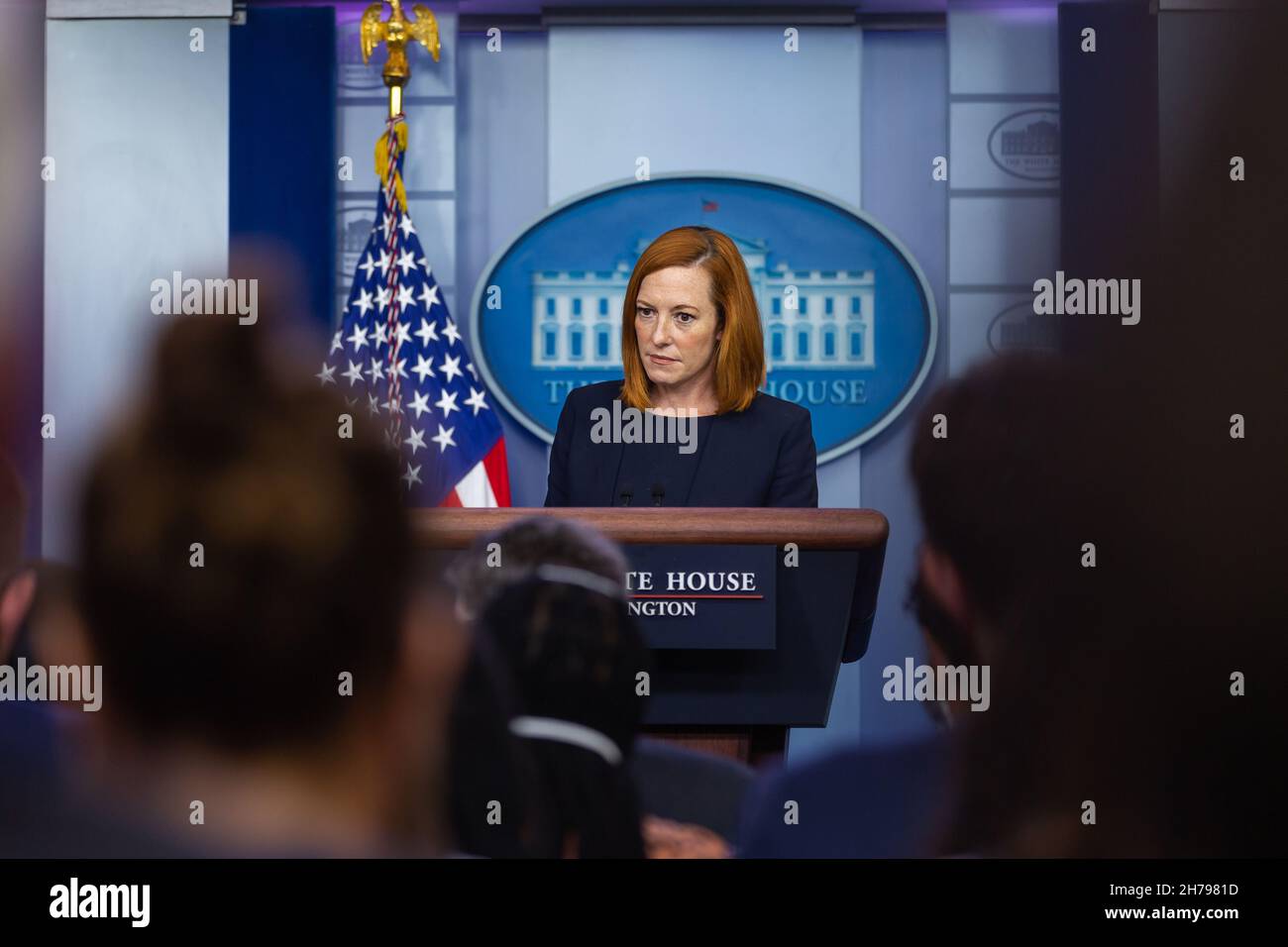 WASHINGTON DC, USA - 17. August 2021 - der Pressesprecher Jen Psaki und der nationale Sicherheitsberater Jake Sullivan halten am Dienstag, dem 17. August, eine Pressekonferenz ab. Stockfoto