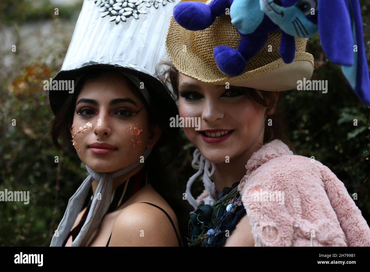 Modelle zeigen die Kollektion von Pierre Garroudi während der Flash Mob Fashion Show des Designers in London, Großbritannien Stockfoto