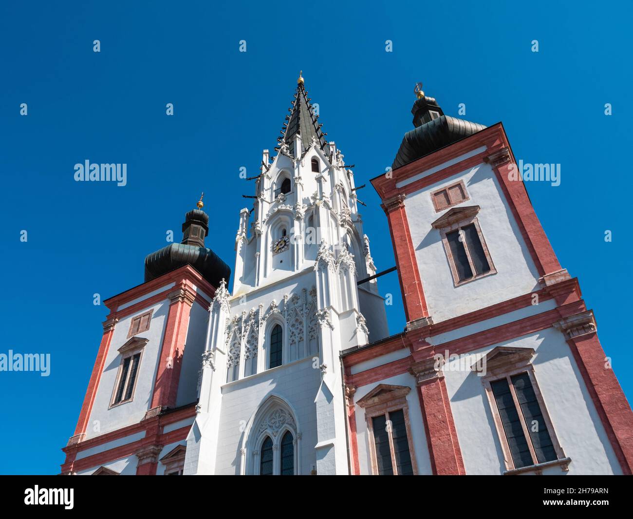 Basilika Mariazell Gotische und barocke Wallfahrtskirche Maria Geburt in der Steiermark Außenfassade Stockfoto