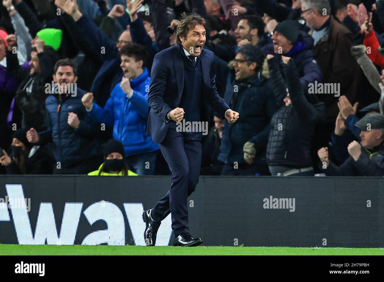 Antonio Conte, Manager von Tottenham Hotspur, feiert sein Ziel für die 1-1 Stockfoto