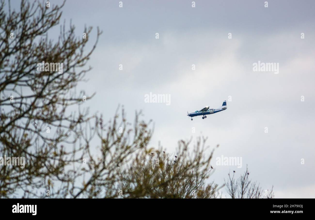 Cessna 208b Grand Caravan G-CPSS Leichtflugzeug, das nach dem Fallschirmabwurf der Armee über dem Flugplatz Wiltshire UK an Land zurückkehrt Stockfoto