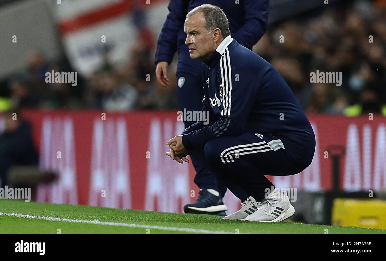 London, Großbritannien. 21st. November 2021. Marcelo Bielsa, Manager von Leeds United während des Spiels der Premier League im Tottenham Hotspur Stadium, London. Bildnachweis sollte lauten: Paul Terry/Sportimage Kredit: Sportimage/Alamy Live News Stockfoto