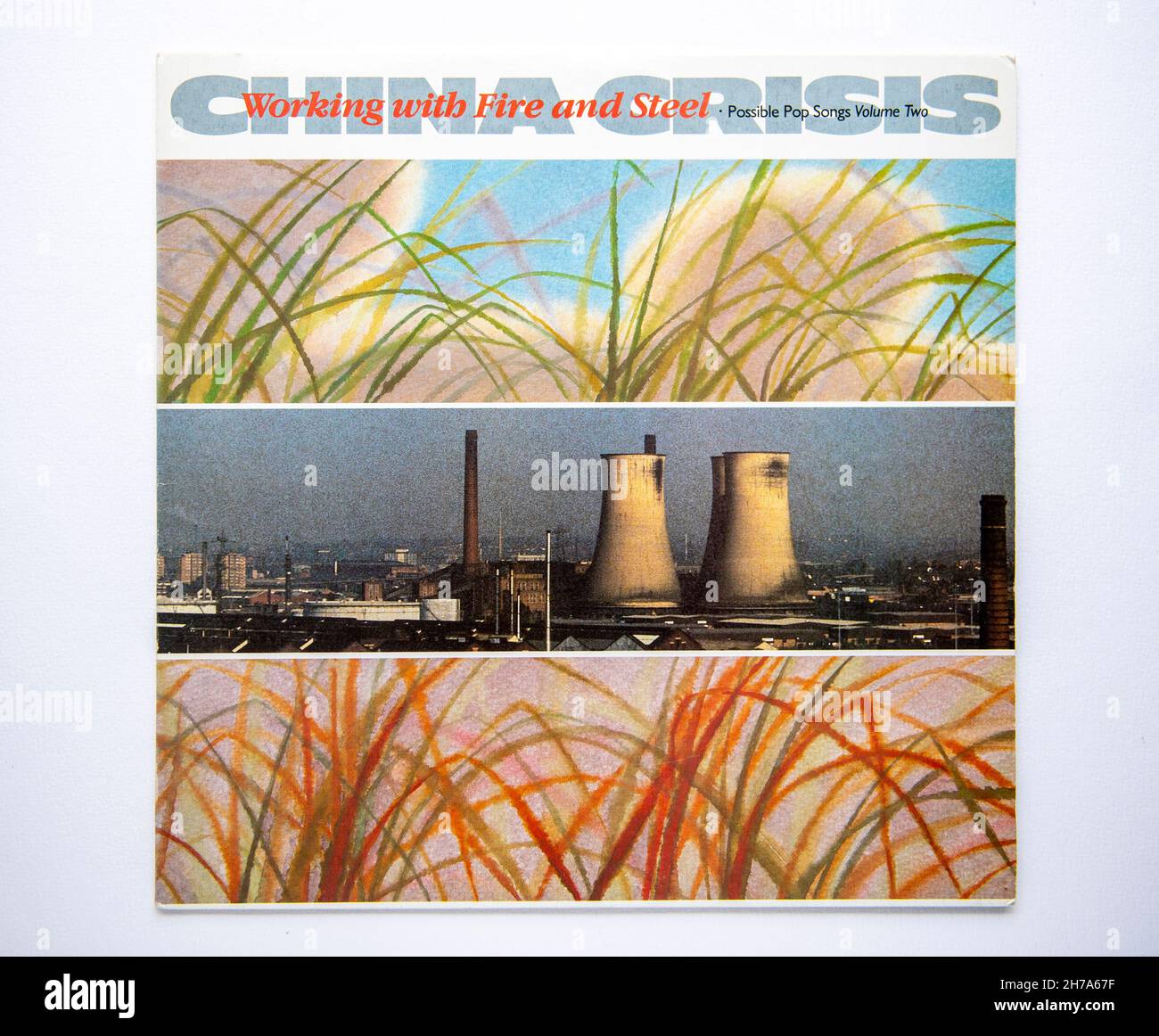 LP-Cover von Working with Fire and Steel, dem zweiten Studioalbum der Liverpooler Band China Crisis, das 1983 veröffentlicht wurde Stockfoto