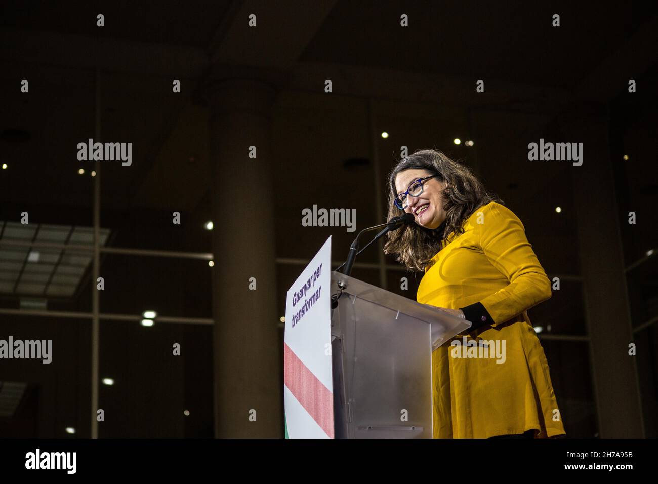 Monica Oltra, die erste Vizepräsidentin der Generalitat Valenciana, spricht während der Versammlung. Auf der III. Nationalversammlung der politischen Partei en Comun Podemos 'gemeinsam können wir' in Barcelona, mit dem Slogan 'Win to transform', hat die Veranstaltung die politischen Führer der Partei Yolanda Diaz gezählt, Der Vizepräsident der spanischen Regierung, Ada Colau, die Bürgermeisterin von Barcelona, Alberto Garzon, der spanische Minister für Verbraucherangelegenheiten, Monica Oltra, die erste Vizepräsidentin der Generalitat Valenciana und Jessica Albiach, die Abgeordnete des katalanischen Parlaments (Foto: Thiago Prudencio/SOPA Images/Sipa US Stockfoto