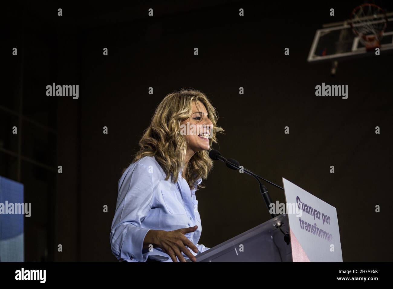 Yolanda Diaz, Vizepräsidentin der spanischen Regierung, spricht während der Versammlung. Auf der III. Nationalversammlung der politischen Partei en Comun Podemos 'gemeinsam können wir' in Barcelona, mit dem Slogan 'Win to transform', hat die Veranstaltung die politischen Führer der Partei Yolanda Diaz gezählt, Vizepräsident der spanischen Regierung, Ada Colau, Bürgermeisterin von Barcelona, Alberto Garzon, Minister für Verbraucherangelegenheiten Spaniens, Monica Oltra, erste Vizepräsidentin der Generalitat Valenciana und Jessica Albiach, Abgeordnete des katalanischen Parlaments (Foto: Thiago Prudencio/SOPA Images/Sipa USA) Stockfoto