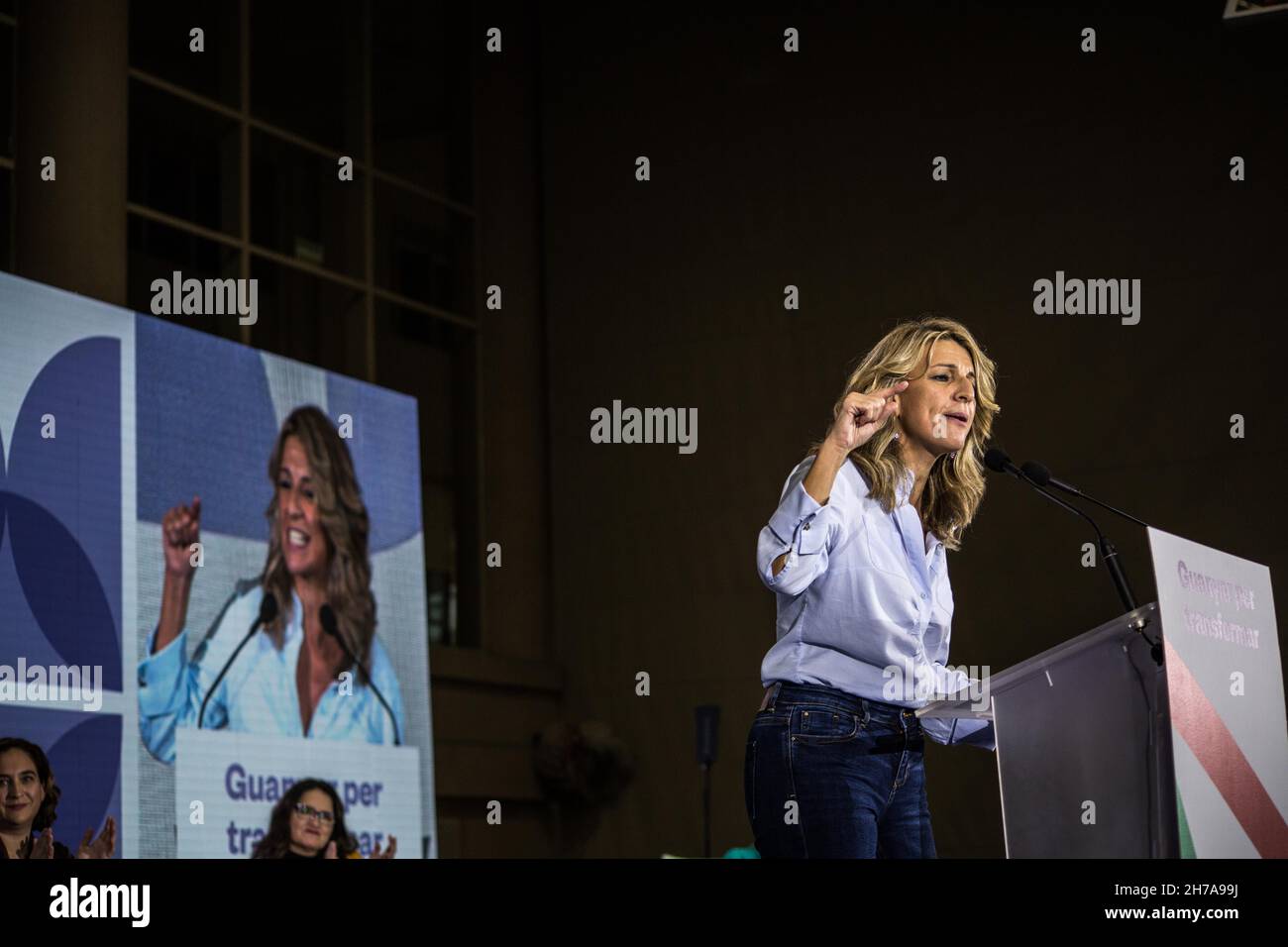 Yolanda Diaz, Vizepräsidentin der spanischen Regierung, spricht während der Versammlung. Auf der III. Nationalversammlung der politischen Partei en Comun Podemos 'gemeinsam können wir' in Barcelona, mit dem Slogan 'Win to transform', hat die Veranstaltung die politischen Führer der Partei Yolanda Diaz gezählt, Vizepräsident der spanischen Regierung, Ada Colau, Bürgermeisterin von Barcelona, Alberto Garzon, Minister für Verbraucherangelegenheiten Spaniens, Monica Oltra, erste Vizepräsidentin der Generalitat Valenciana und Jessica Albiach, Abgeordnete des katalanischen Parlaments (Foto: Thiago Prudencio/SOPA Images/Sipa USA) Stockfoto