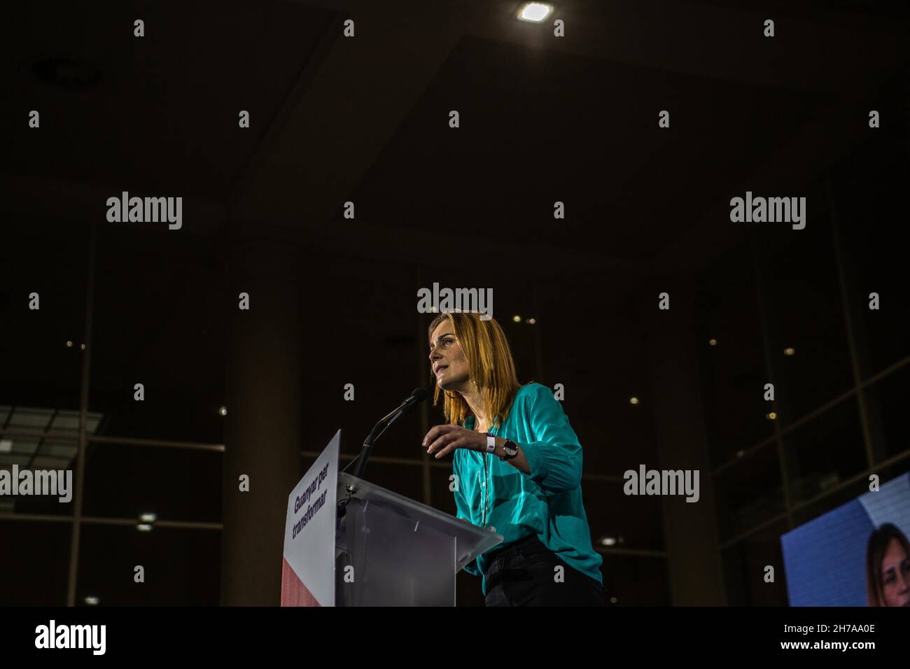 Jessica Albiach, Mitglied des Parlaments von Katalonien, spricht während der Versammlung. Auf der III. Nationalversammlung der politischen Partei en Comun Podemos 'gemeinsam können wir' in Barcelona, mit dem Slogan 'Win to transform', hat die Veranstaltung die politischen Führer der Partei Yolanda Diaz gezählt, Vizepräsident der spanischen Regierung, Ada Colau, Bürgermeisterin von Barcelona, Alberto Garzon, Minister für Verbraucherangelegenheiten von Spanien, Monica Oltra, erste Vizepräsidentin der Generalitat Valenciana und Jessica Albiach, Stellvertreterin des Parlaments von Katalonien Stockfoto