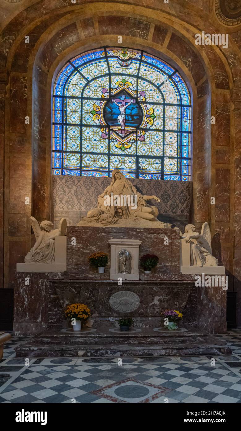 Paris, Frankreich - 11 13 2021: Saint-Germain-des-Pres. Blick in die Kirche Saint-Sulpice Stockfoto