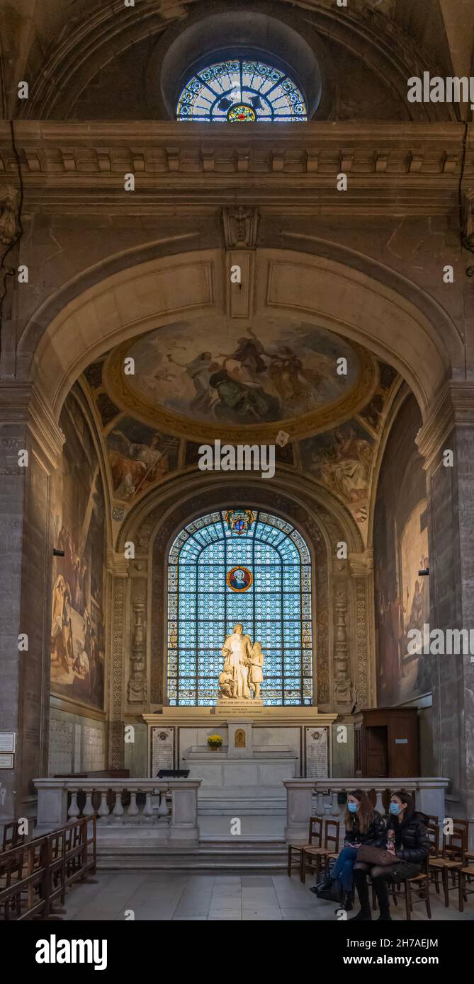 Paris, Frankreich - 11 13 2021: Saint-Germain-des-Pres. Blick in die Kirche Saint-Sulpice Stockfoto