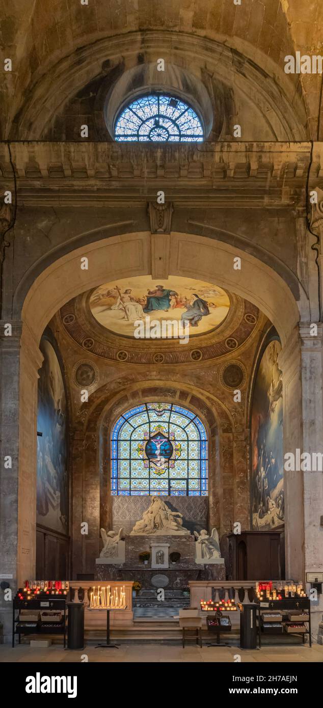 Paris, Frankreich - 11 13 2021: Saint-Germain-des-Pres. Blick in die Kirche Saint-Sulpice Stockfoto