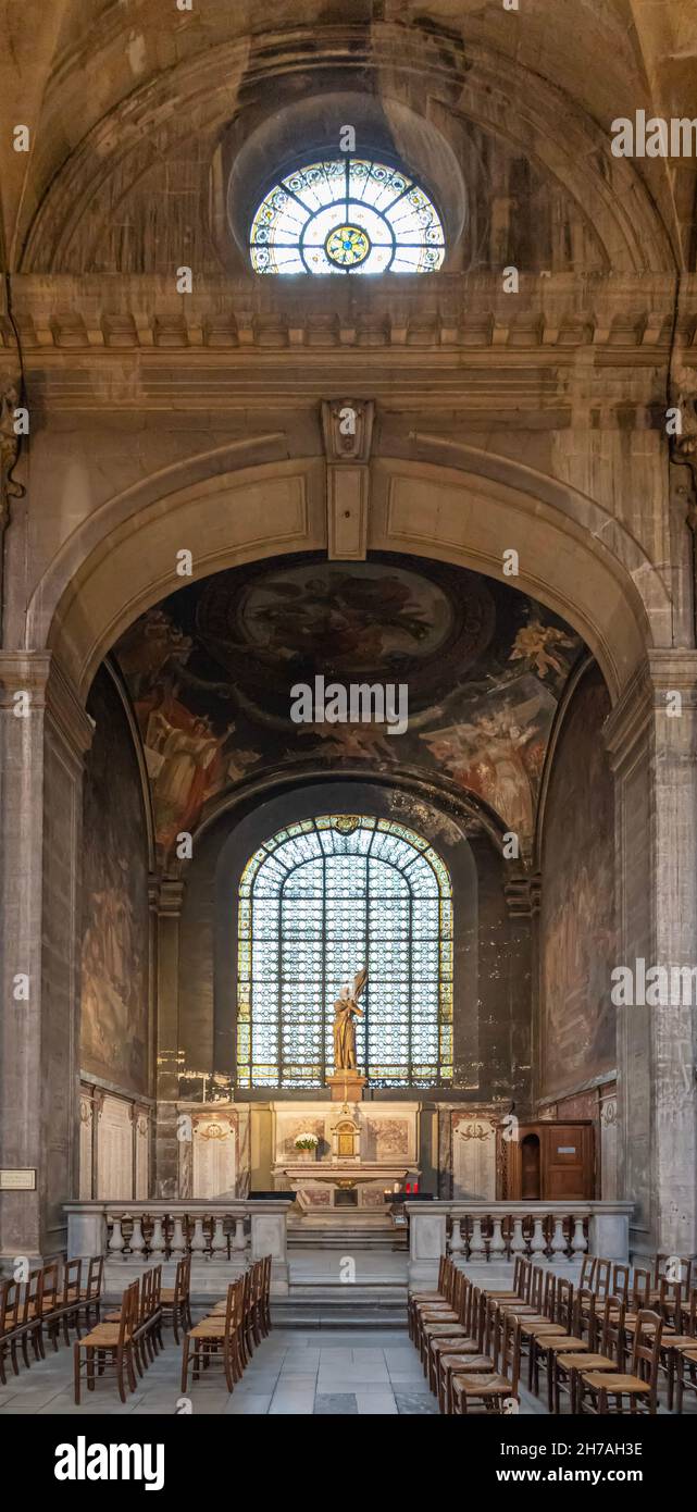 Paris, Frankreich - 11 13 2021: Saint-Germain-des-Pres. Blick in die Kirche Saint-Sulpice Stockfoto