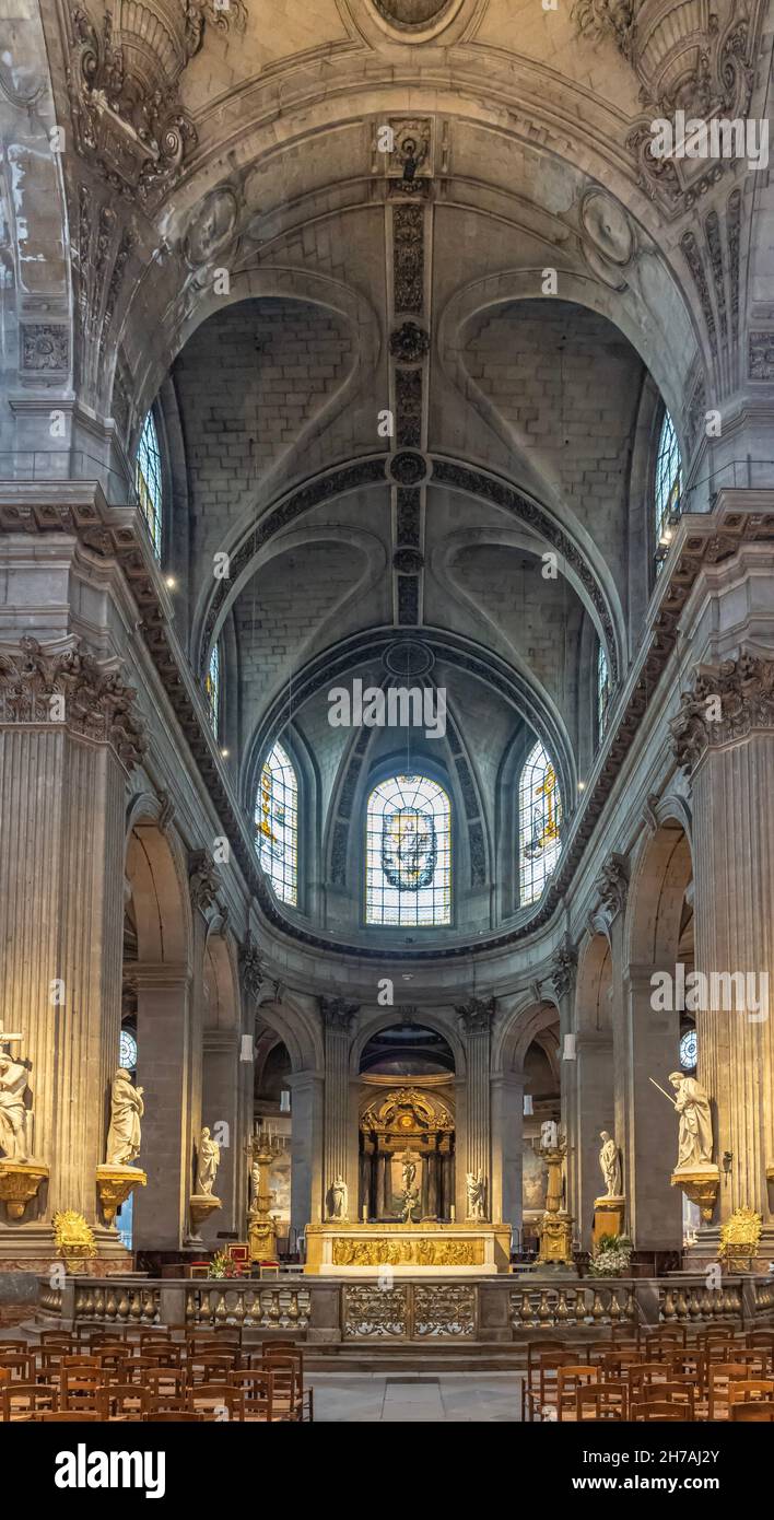 Paris, Frankreich - 11 13 2021: Saint-Germain-des-Pres. Blick in die Kirche Saint-Sulpice Stockfoto