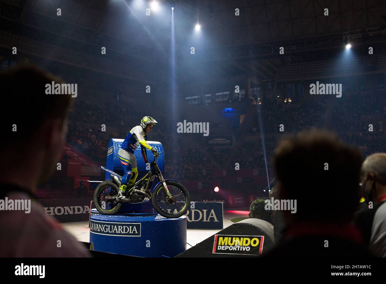 21st. November 2021; Palau Sant Jordi, Barcelona, Spanien: FIM X-Trial World Championships; Jeroni Fajardo (ESP, Sherco) im Einsatz während der Barcelona Solo Moto Trial Indoor im Palau Sant Jordi Stockfoto