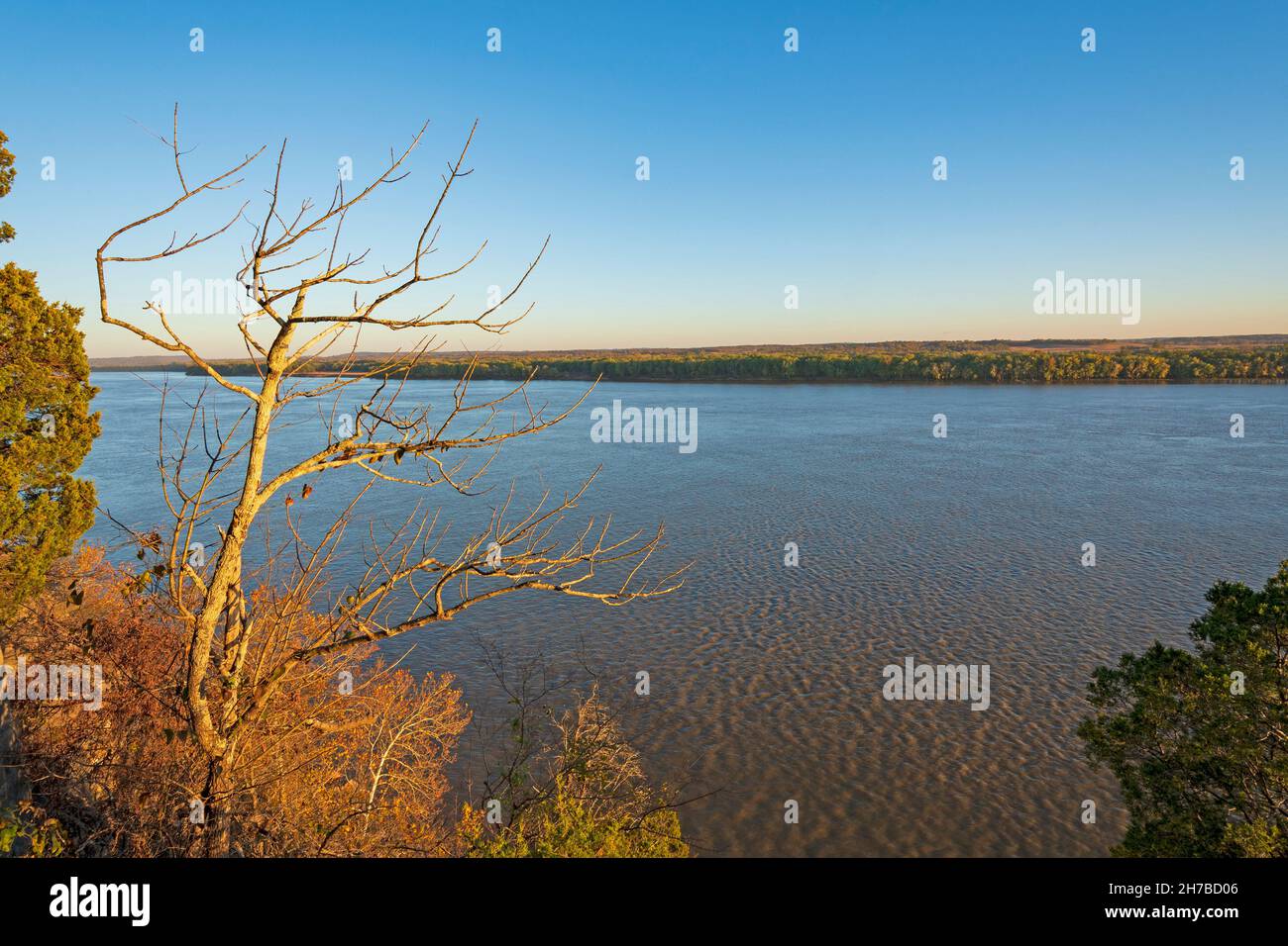 Abendlicht auf dem Ohio River in der Nähe von Elizabethtown, Illinois Stockfoto
