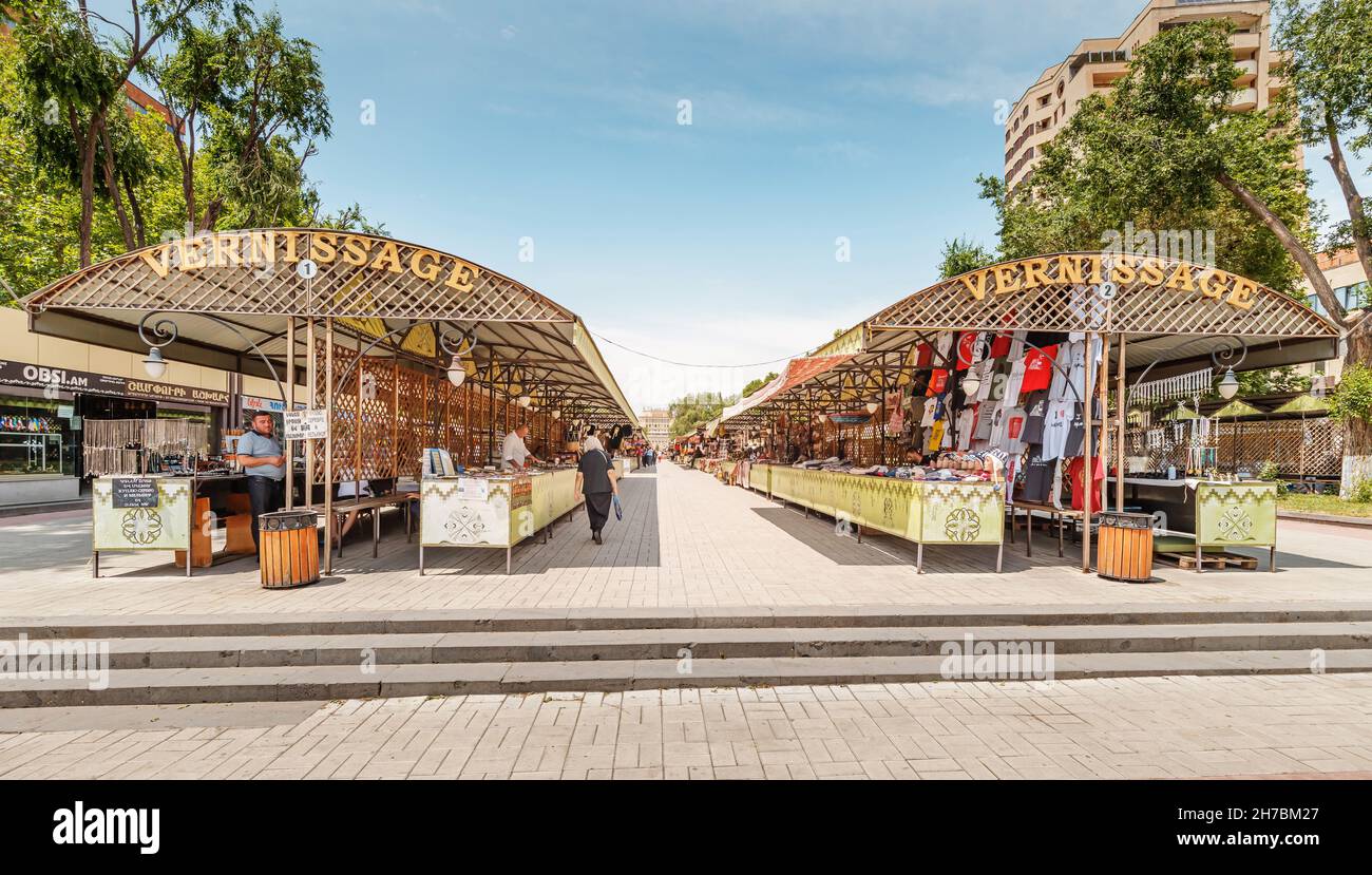 25. Mai 2021, Eriwan, Armenien: Der berühmte Floh- und Souvenirmarkt Vernissage im Zentrum von Eriwan Stockfoto