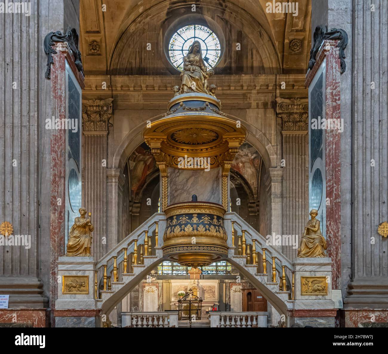 Paris, Frankreich - 11 13 2021: Saint-Germain-des-Pres. Blick in die Kirche Saint-Sulpice Stockfoto