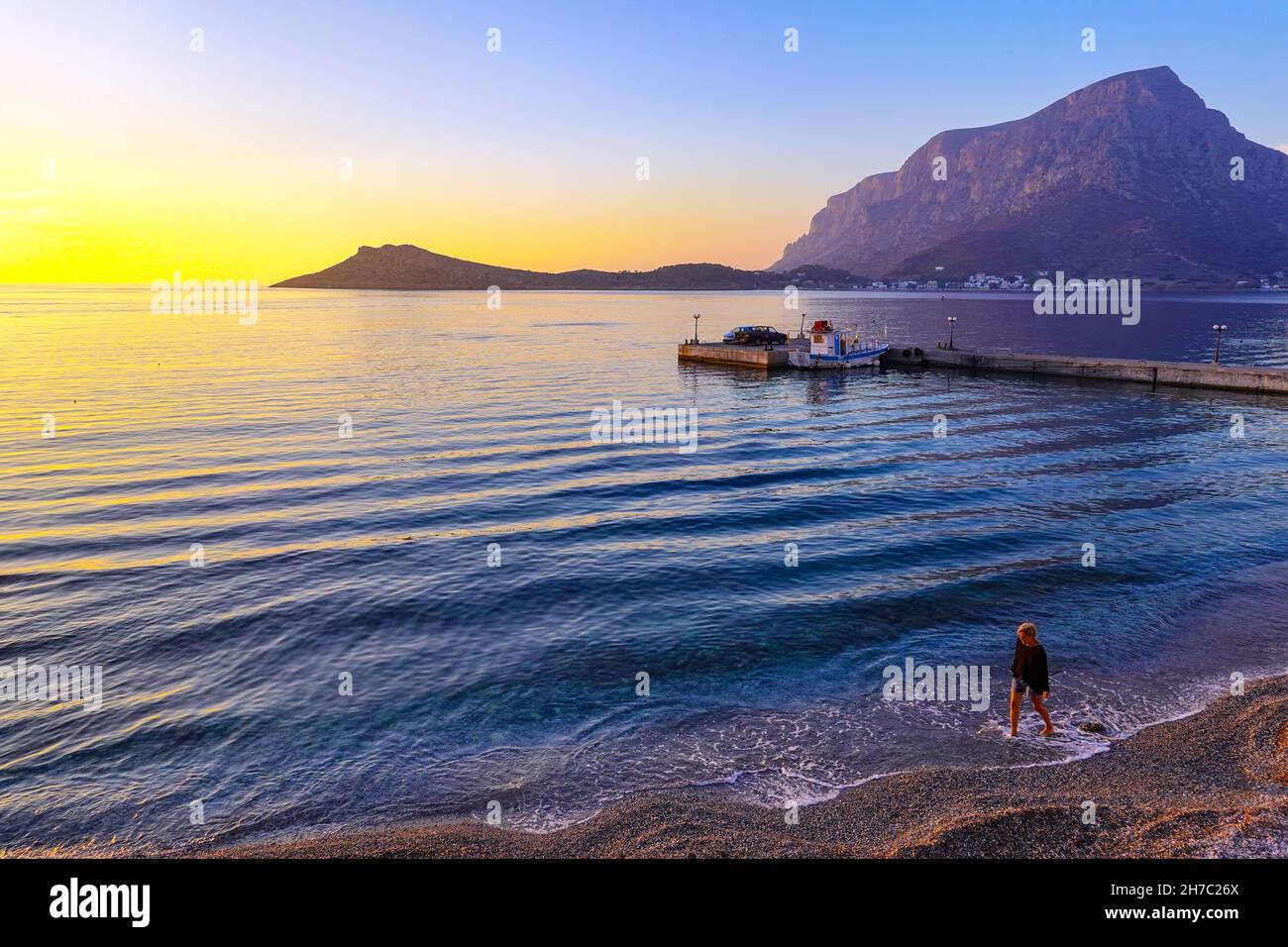 Sonnenuntergang am Myrties Jetty auf der griechischen Insel Kalymnos, in den Dodekanes, Ägäis, Griechenland Stockfoto